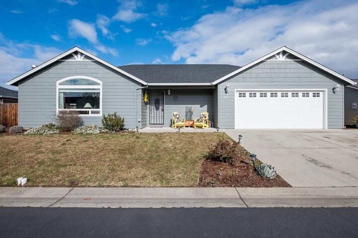 230 St Ives Drive  Talent OR 97540 photo