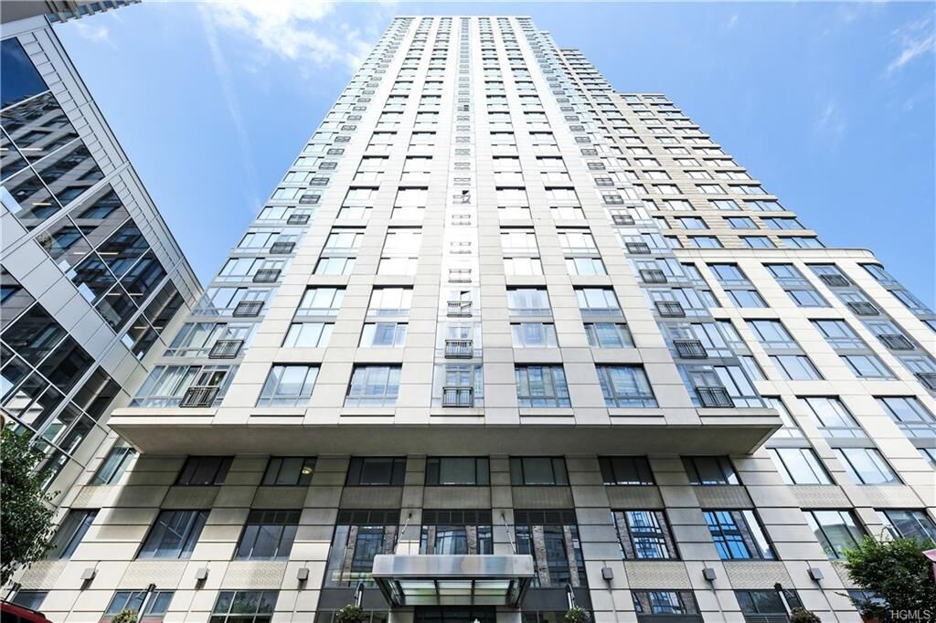 Property Photo: 10 City Place 28F NY 10601
