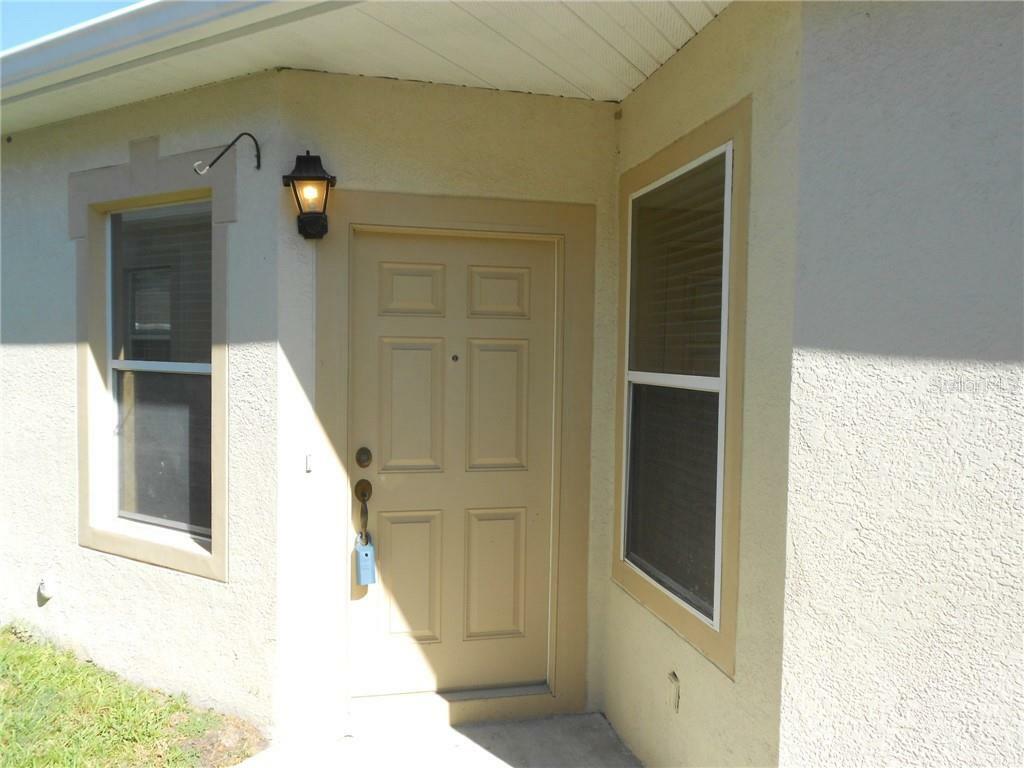 Property Photo:  6934 Surrey Oak Drive  FL 33572 