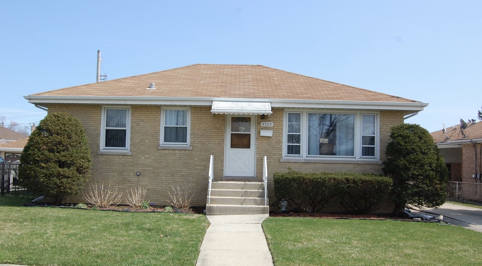 Property Photo: 4509 Hirschberg Avenue IL 60176