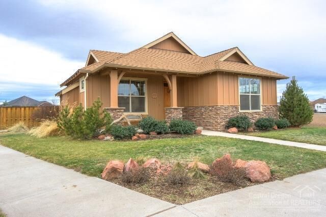 Property Photo:  775 NE Whistle Way  OR 97754 