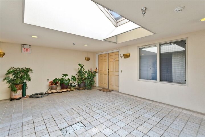 Property Photo: 110 3rd Avenue N 305 WA 98020