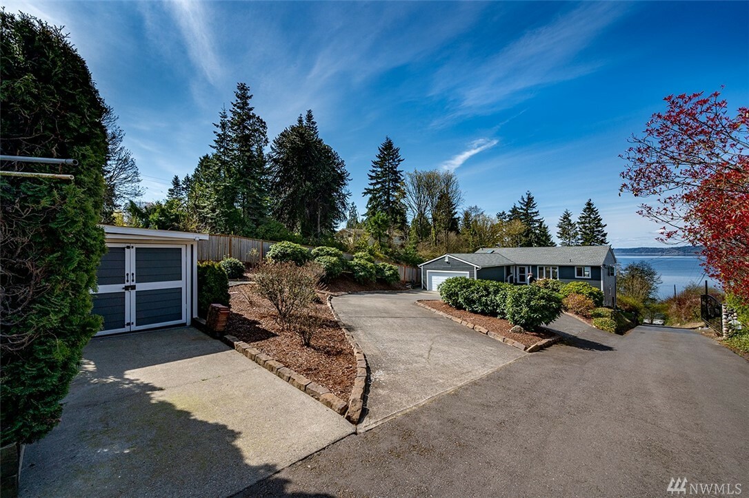 Property Photo:  25637 Marine View Drive S  WA 98198 