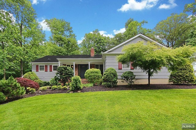 Property Photo:  121 Lenape Lane  NJ 07922 