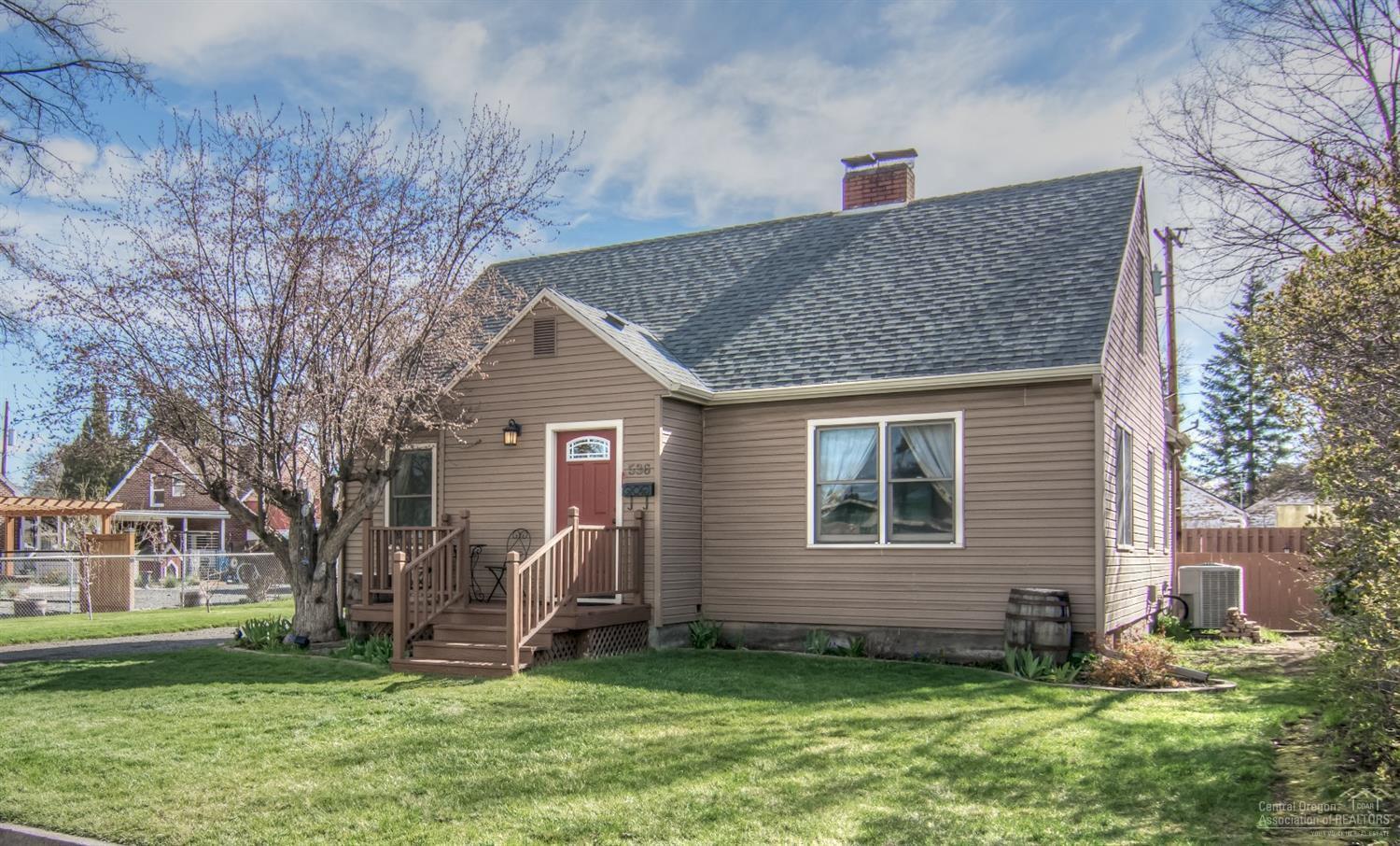 Property Photo: 536 SW 14th Street OR 97756