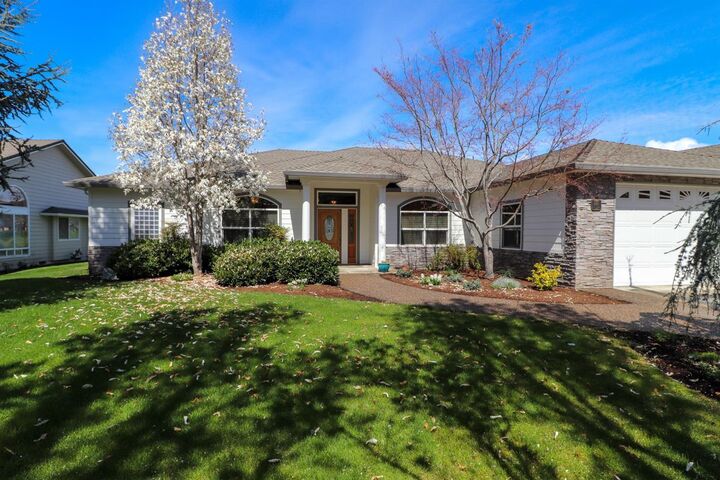 448 Robert Trent Jones Boulevard  Eagle Point OR 97524 photo