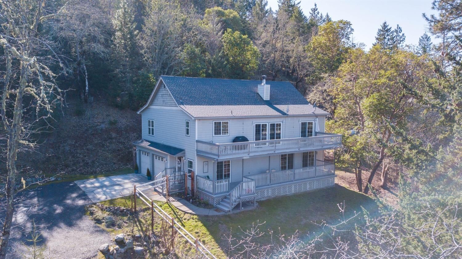 Property Photo: 334 Andesite Drive OR 97530