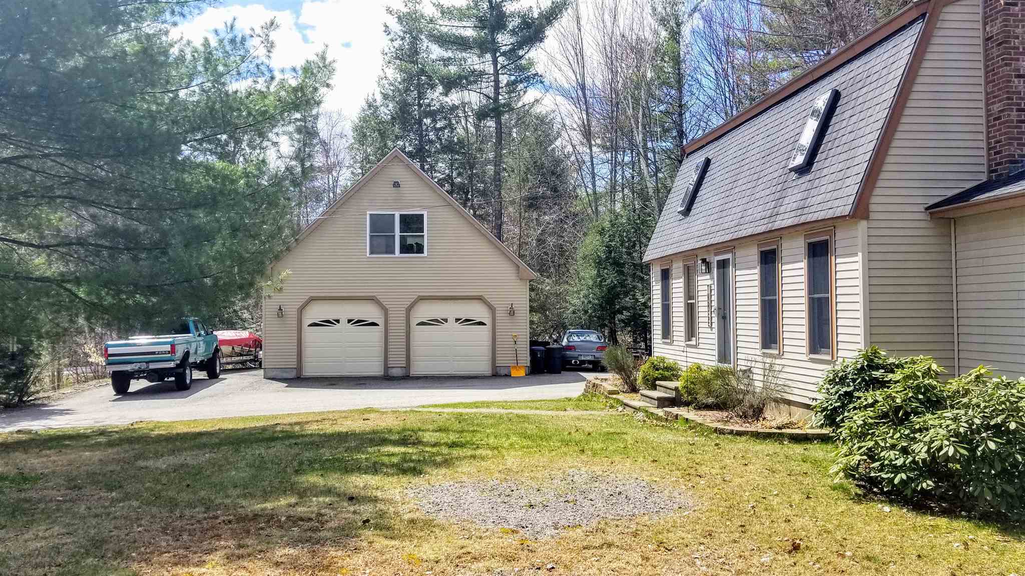 Property Photo:  3 Manor View Drive  NH 03077 