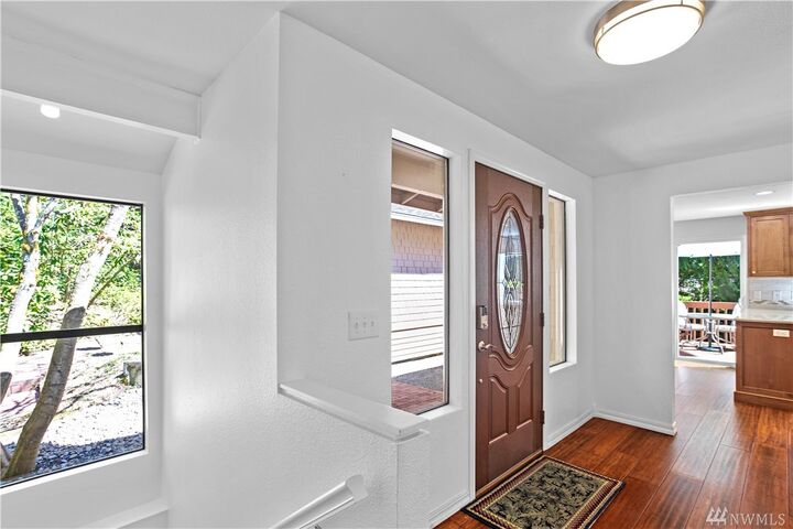 Property Photo:  24807 SE Mirrormont Place  WA 98027