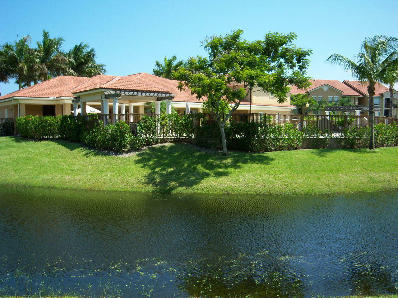 Property Photo:  512 Villa Circle  FL 33435 