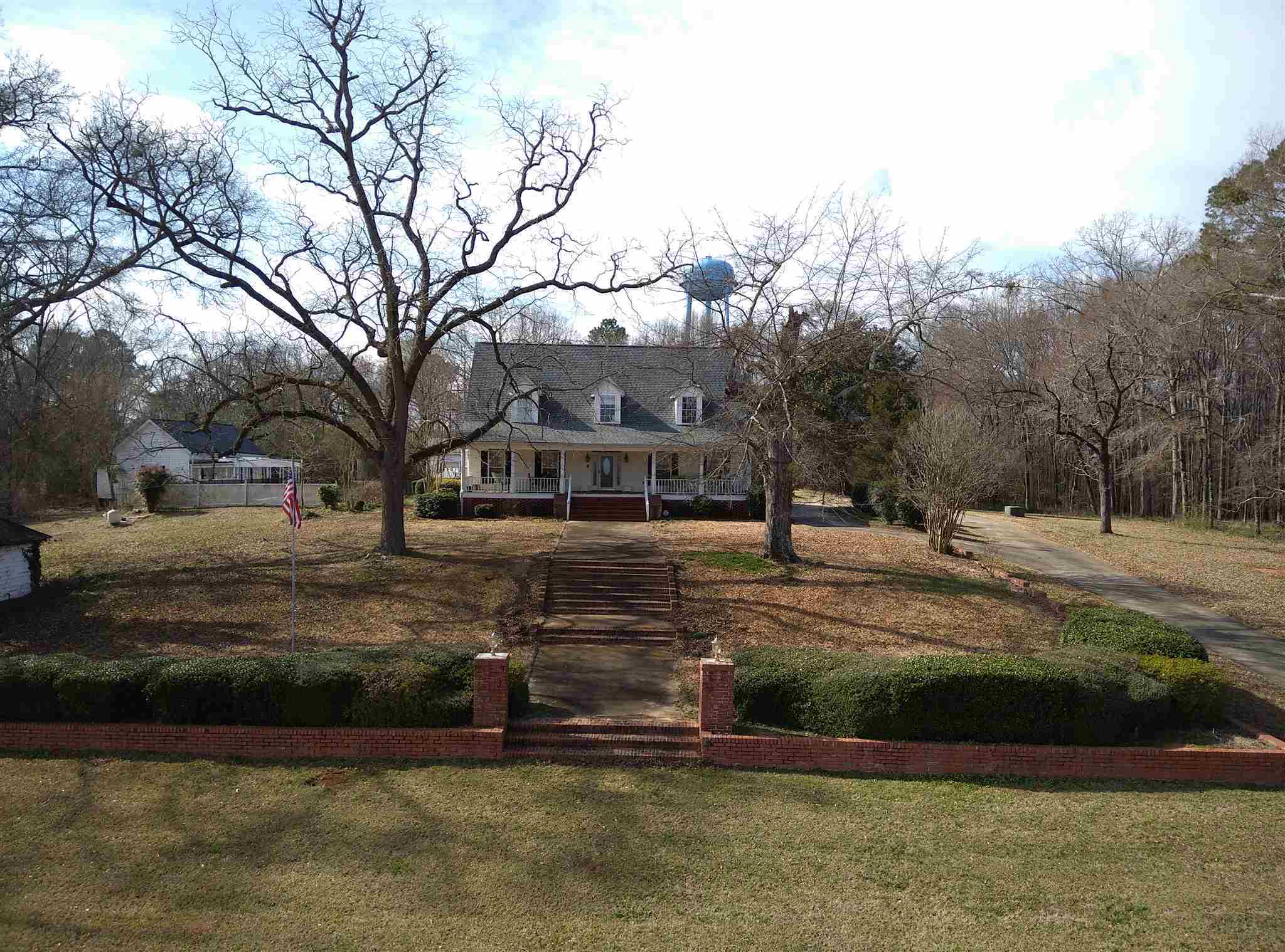 Property Photo:  1030 N Dogwood Road  GA 30669 