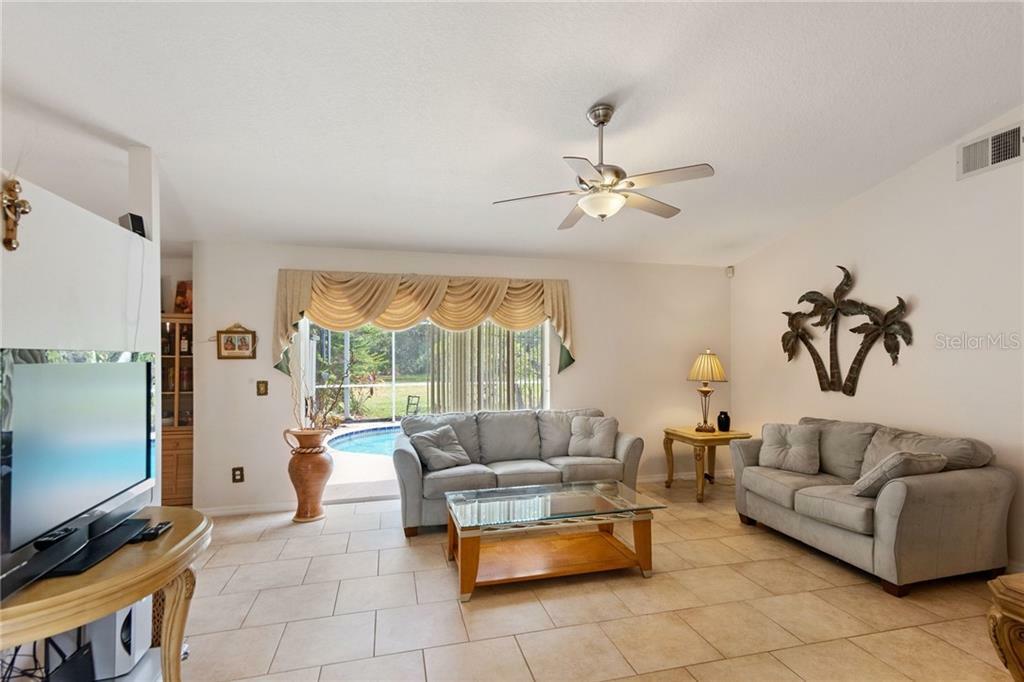 Property Photo:  2928 Elbert Way  FL 34758 