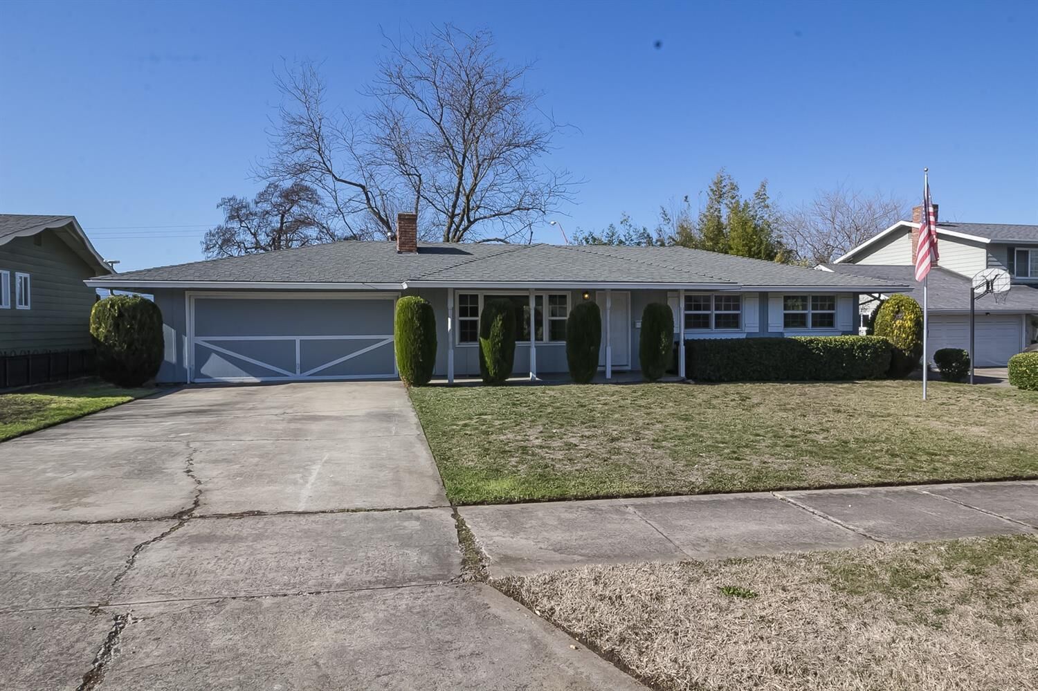 Property Photo: 1541 Oleander Street OR 97504