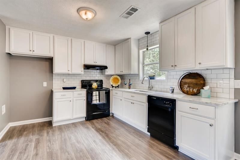 Property Photo:  167 Parkway Circle   30180 