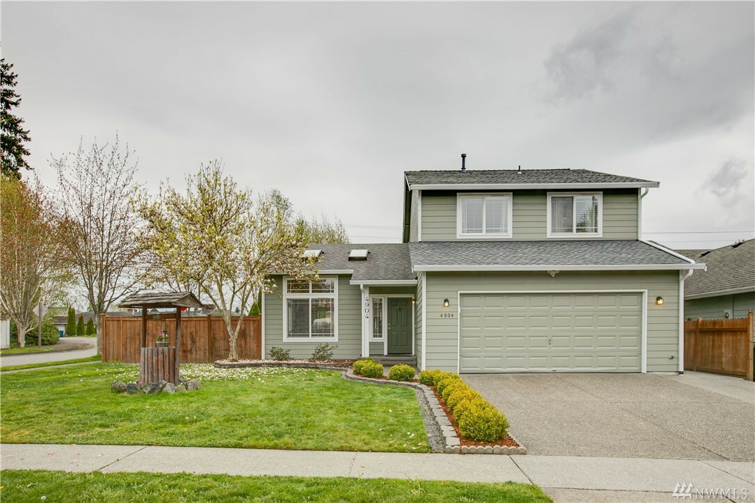 Property Photo:  4904 147th Place SW  WA 98026 