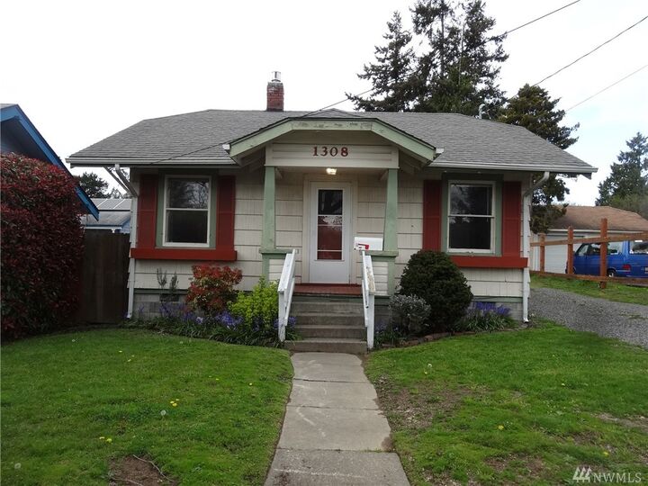 Property Photo:  1308 W Illinois Street  WA 98225 