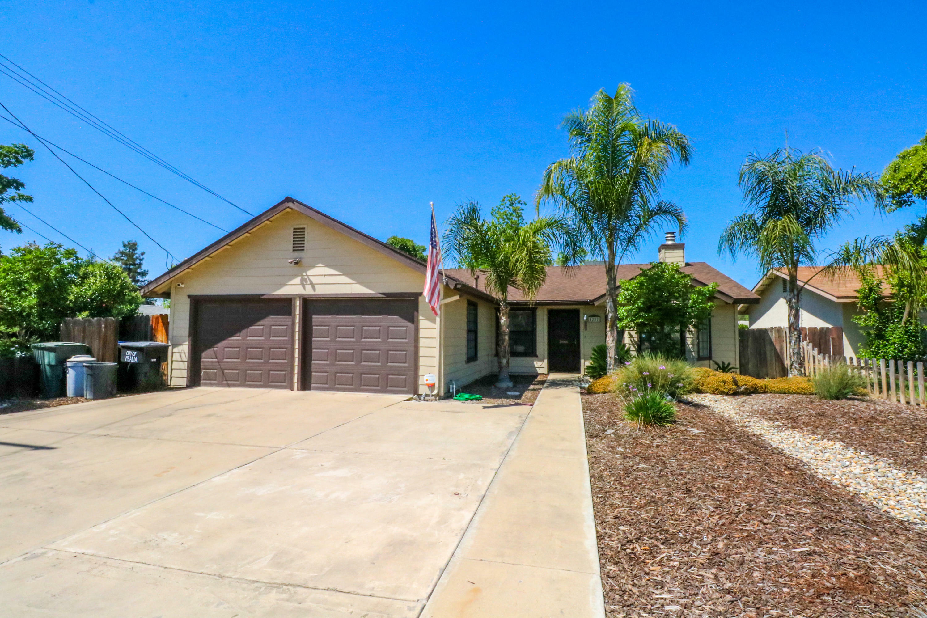 4222 W Iris Avenue  Visalia CA 93277 photo