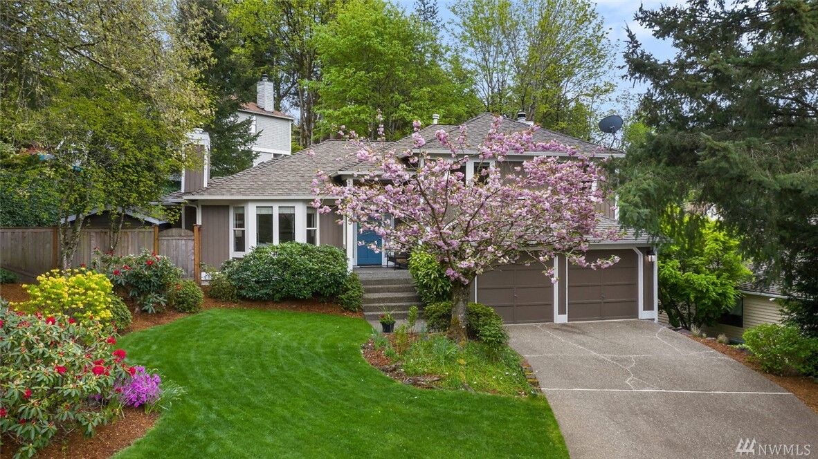 Property Photo: 13265 SE 55th Place WA 98006