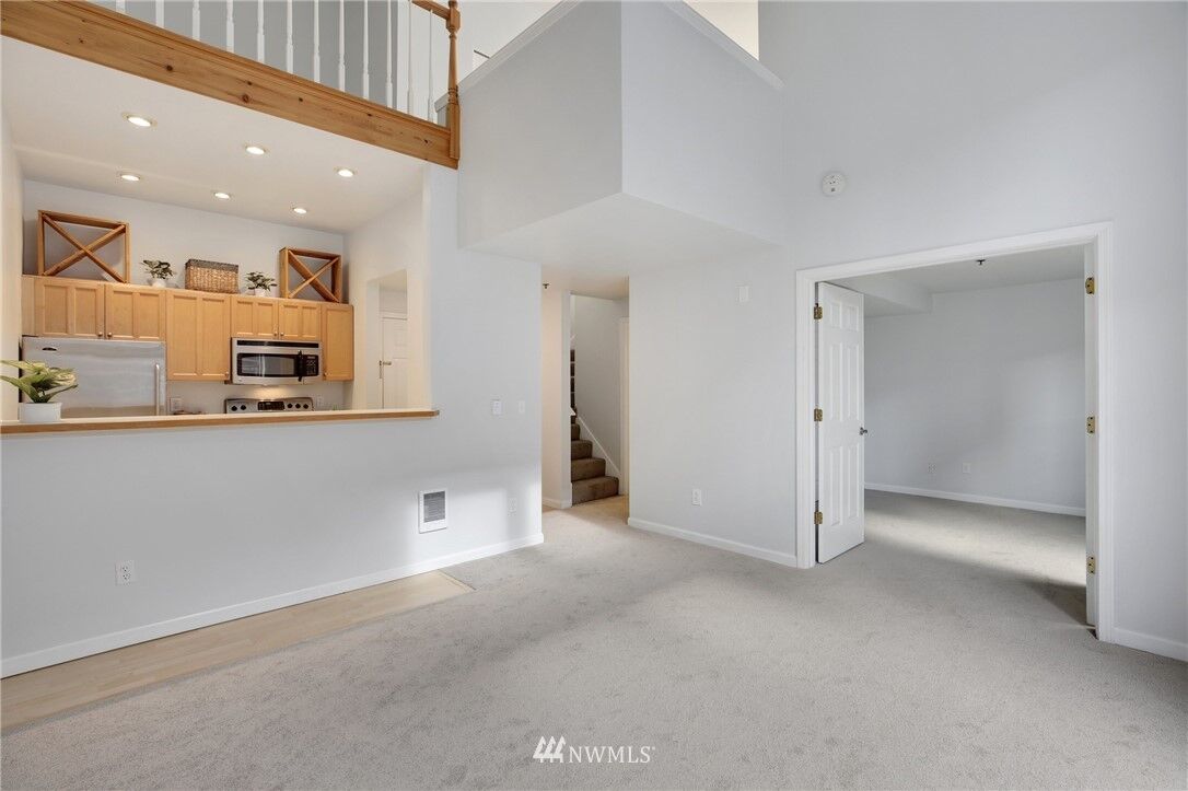 Property Photo: 506 E Howell Street E507 WA 98122