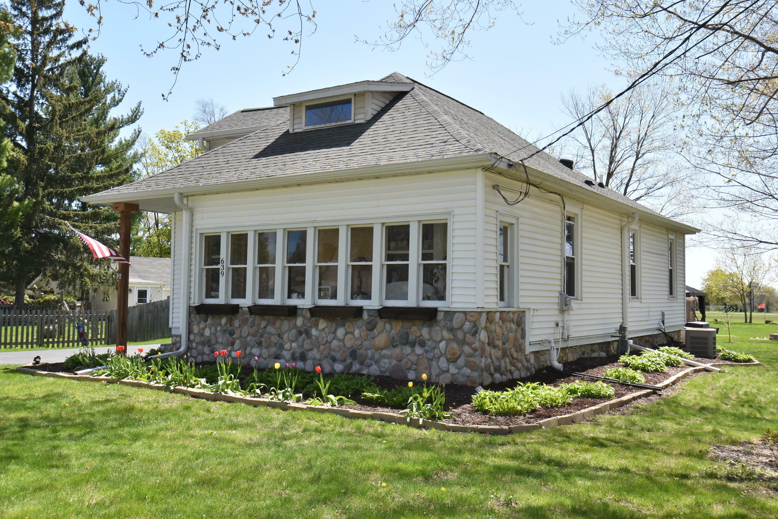 Property Photo: 639 E Main St WI 53119