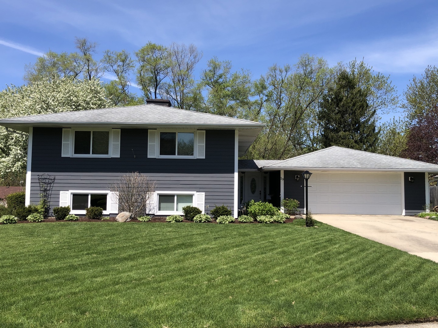 Property Photo:  19 Woodcliff Road  IL 60538 