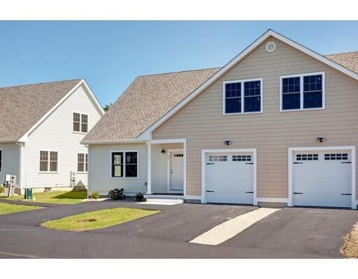 Property Photo:  637 Gifford Street 17A  MA 02540 