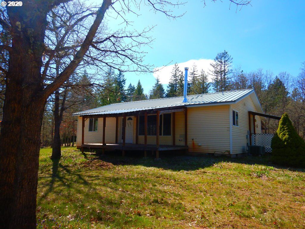 Property Photo: 403 Wahkiacus Hgts Rd WA 98670