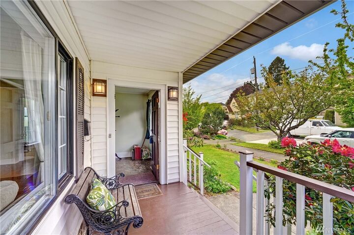 Property Photo: 823 NE 82nd Street WA 98115