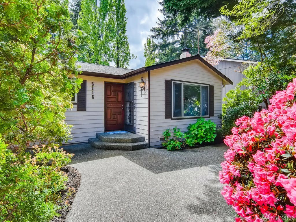 Property Photo: 6115 NE 204th St WA 98028