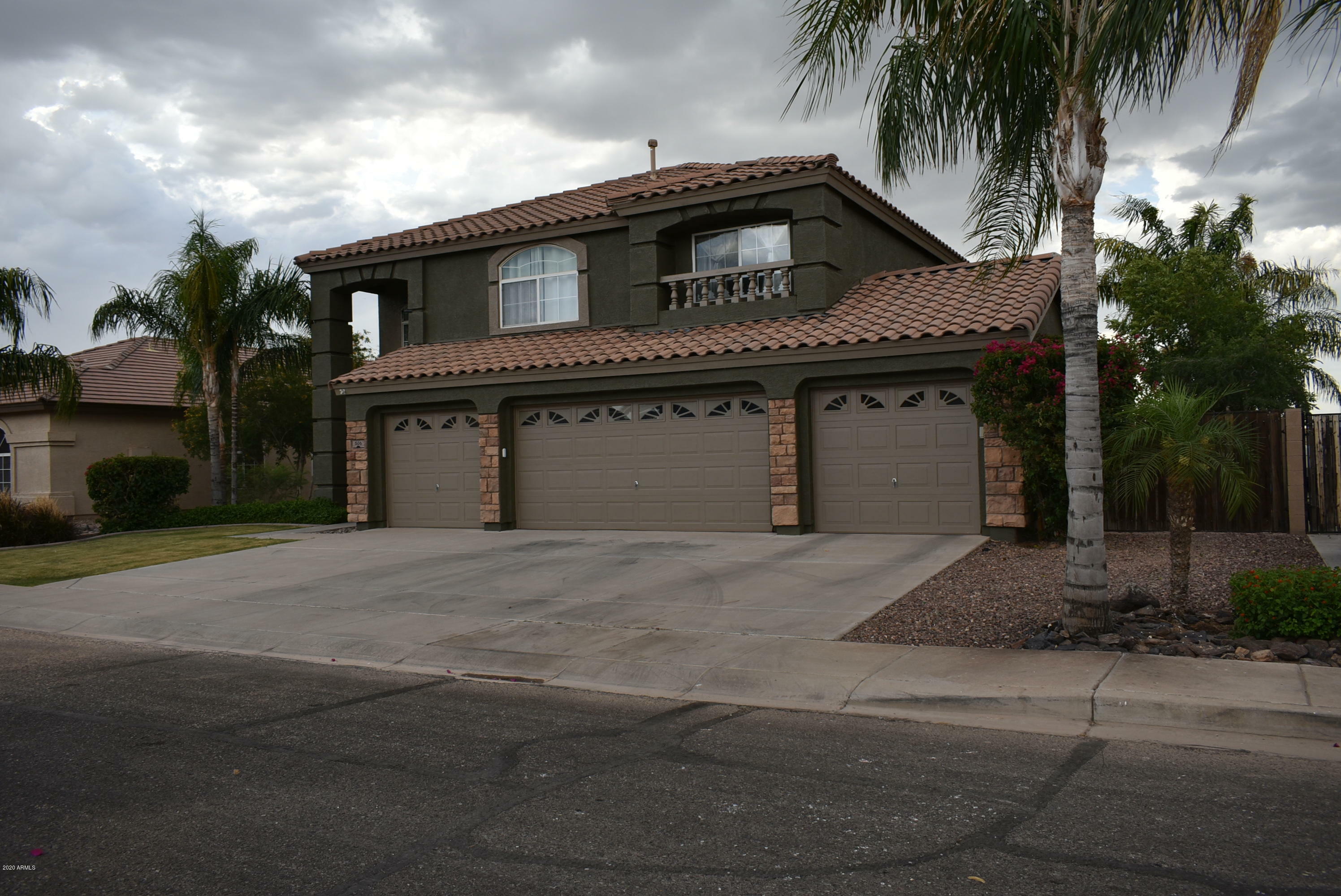 Property Photo:  506 E Rosebud Drive  AZ 85143 