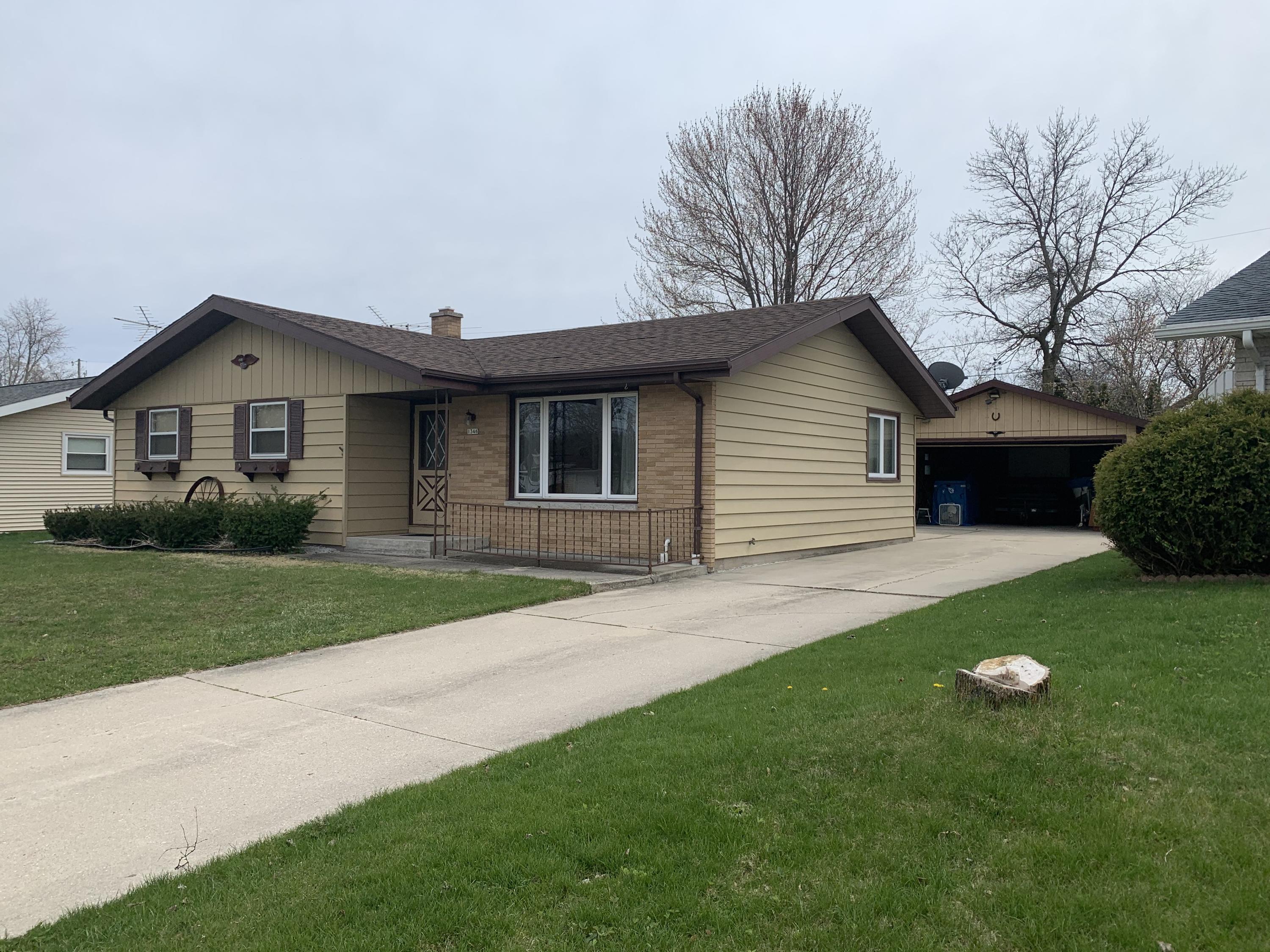 Property Photo: 1346 Hubbard Cir WI 54220