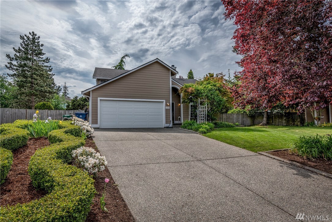 Property Photo:  1610 Spruce Ct  WA 98273 