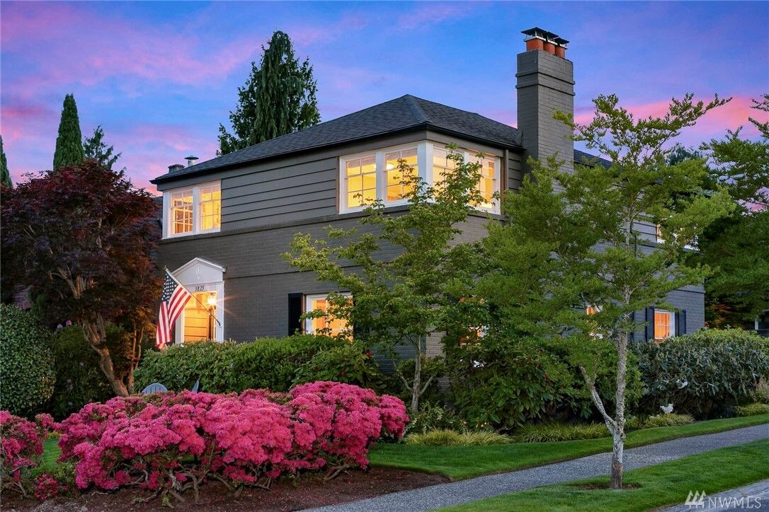 Property Photo:  3829  41st Avenue NE  WA 98105 