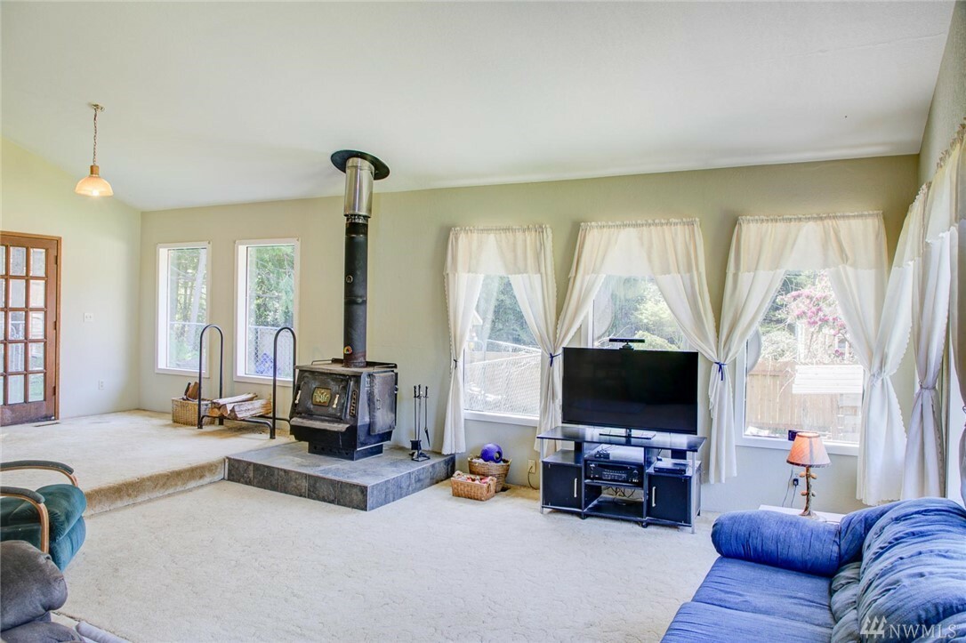 Property Photo:  24 Nelson Place  WA 98535 