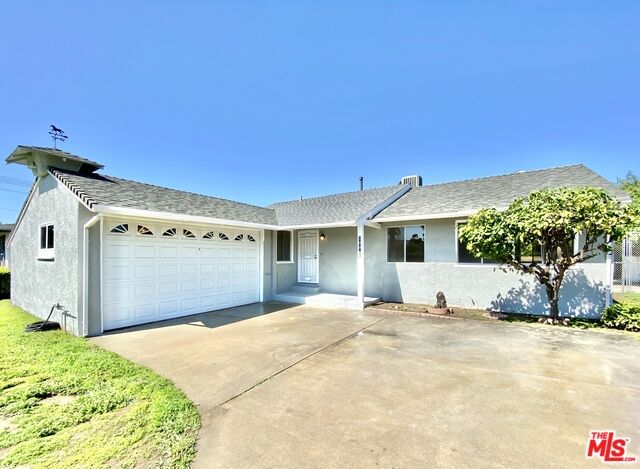 Property Photo:  10911 N Noble Ave  CA 91345 