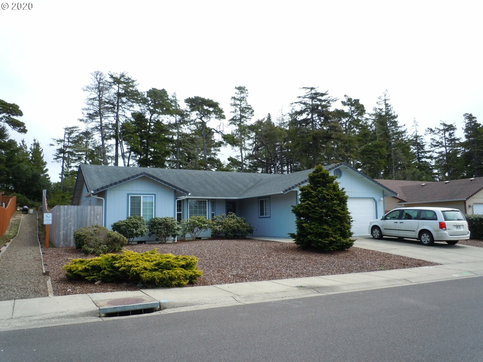 Property Photo: 60 Park Village Dr OR 97439