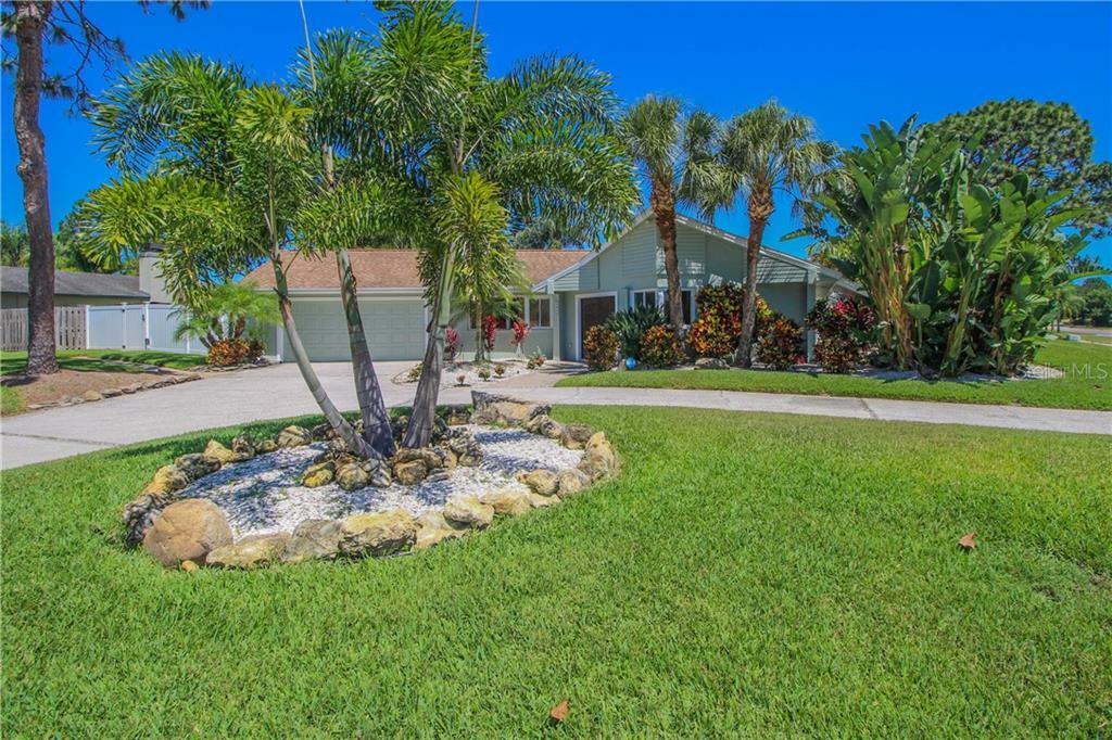 Property Photo:  2860 Foxwood Court  FL 33761 