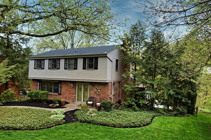 1815 Tilton Dr  Upper St. Clair PA 15241 photo