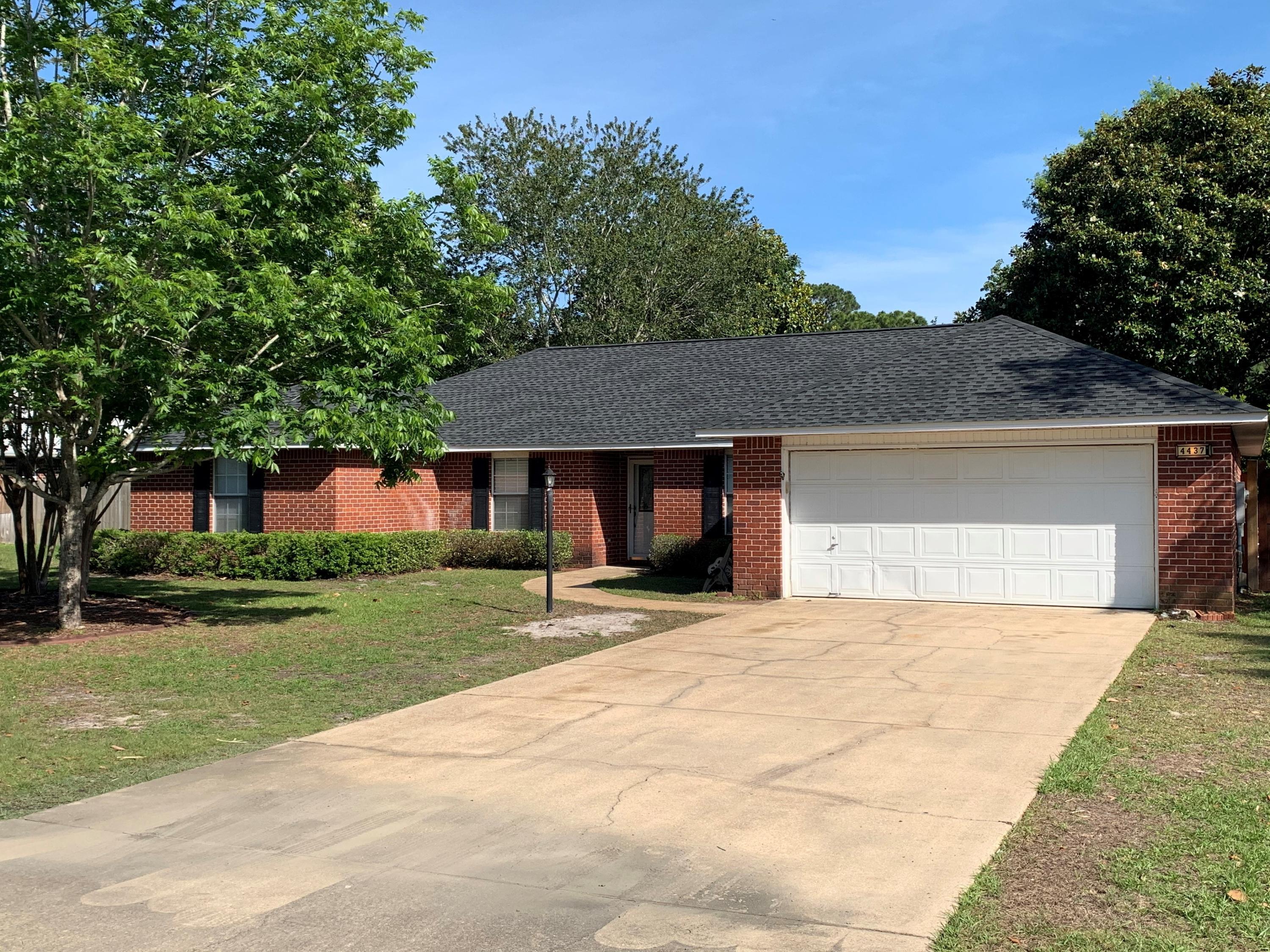 Property Photo: 4437 Southminster Circle FL 32578