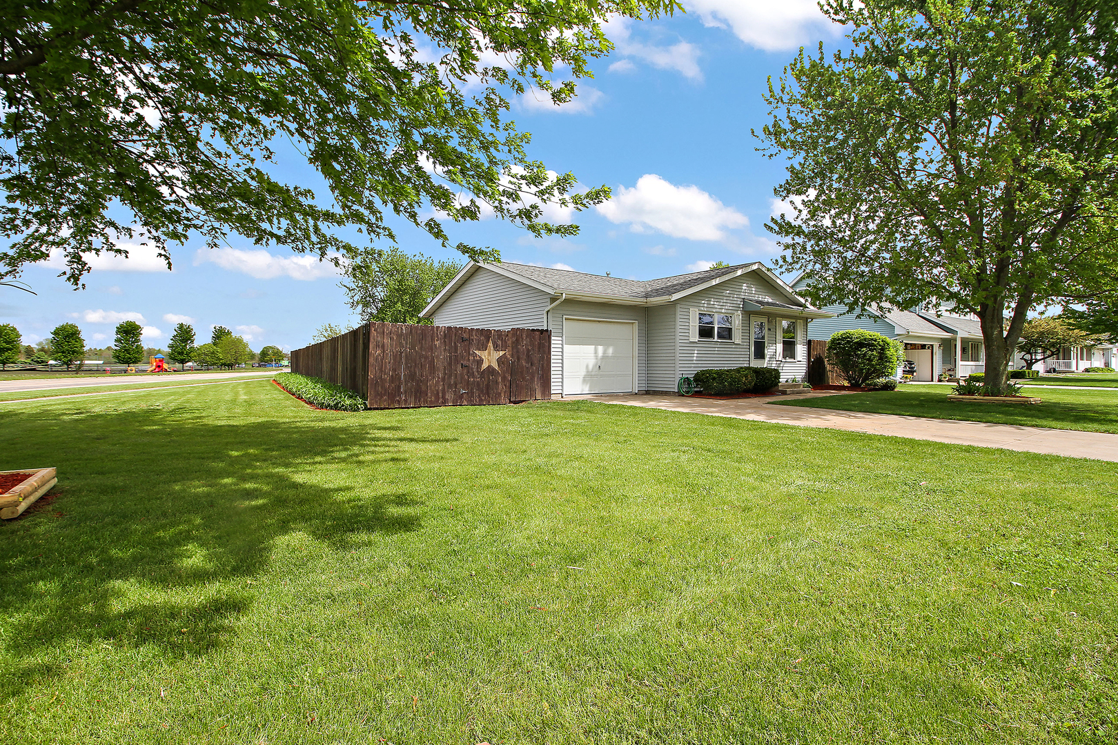 Property Photo:  490 North Mulberry Street  IL 60941 