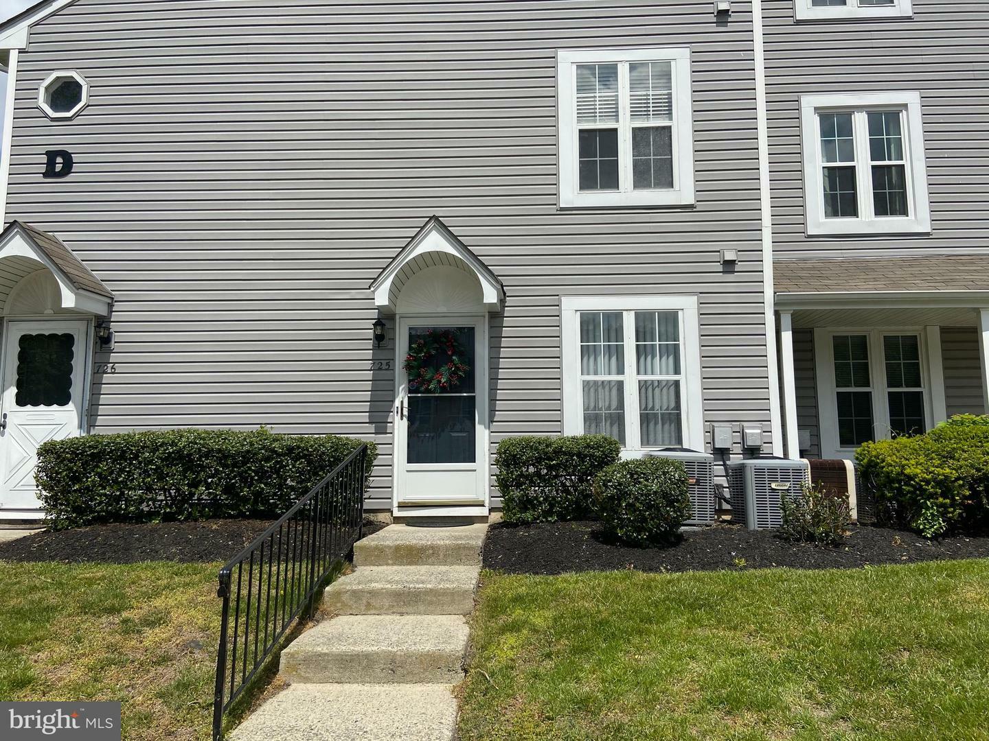 Property Photo:  725 Sedgewick Court  NJ 08080 