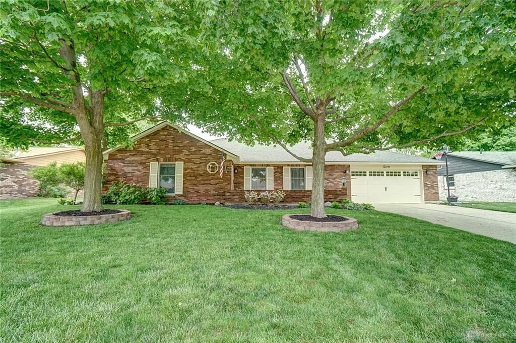 Property Photo:  20 Nutmeg Square  OH 45066 