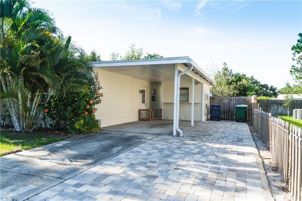 Property Photo: 2915 W Paxton Avenue FL 33611