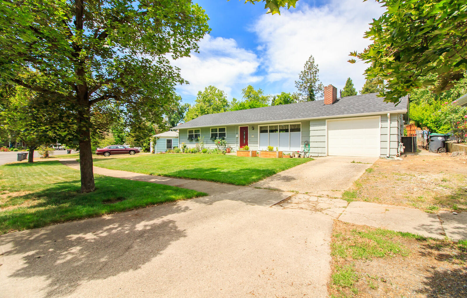 Property Photo:  46 S Keene Way Drive  OR 97504 