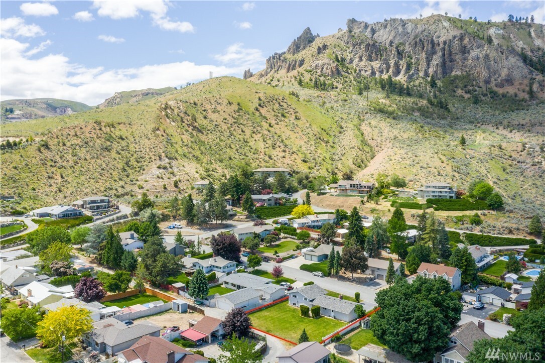 Property Photo: 1409 Saddlerock Drive WA 98801