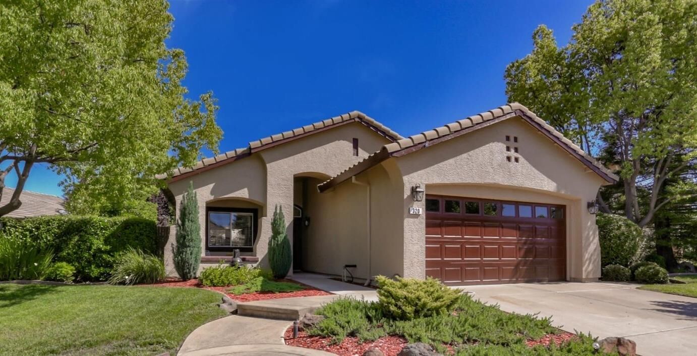 Property Photo: 320 Leckenby Way CA 95630