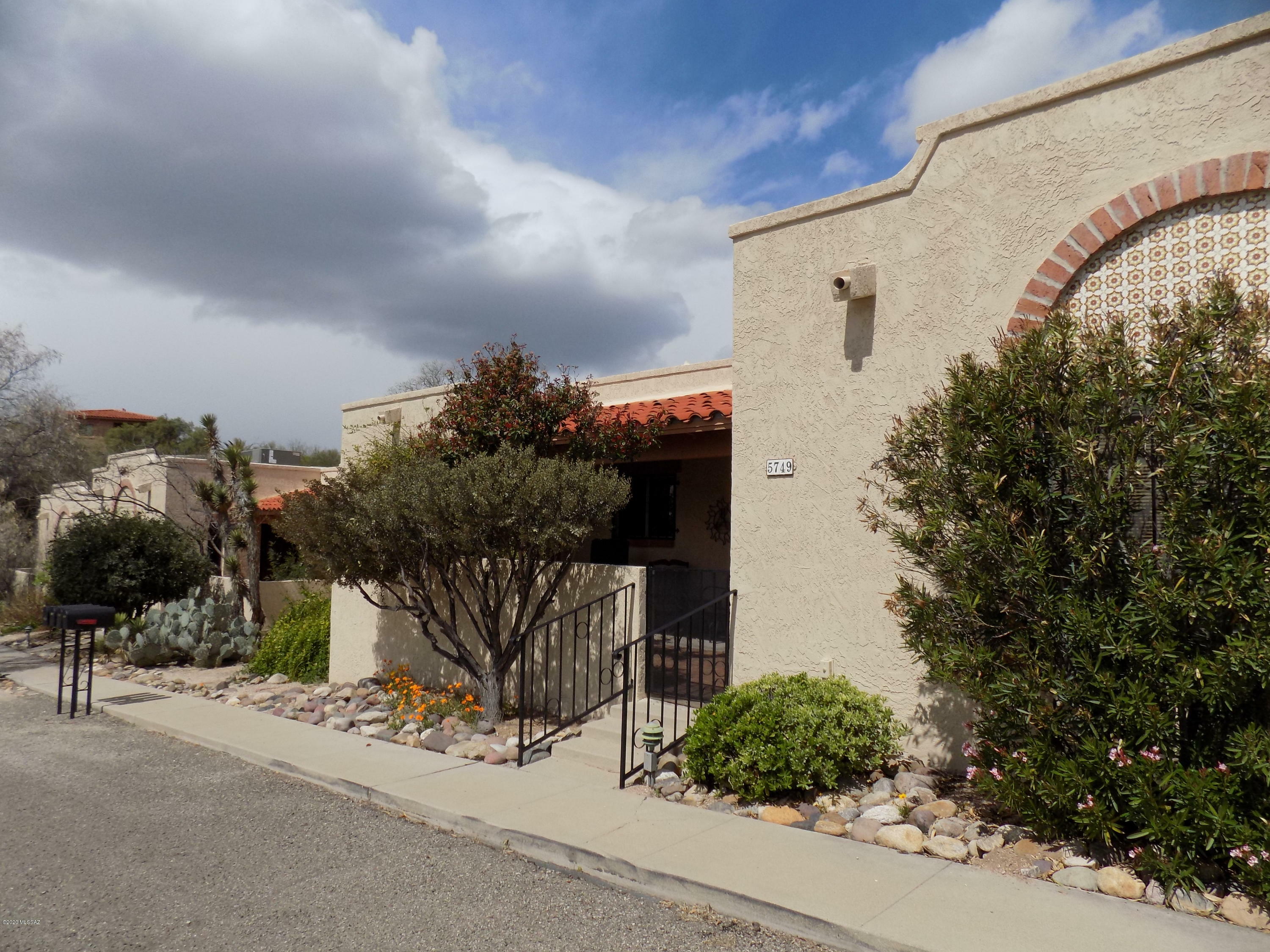 Property Photo:  5749 N Camino Esplendora  AZ 85718 