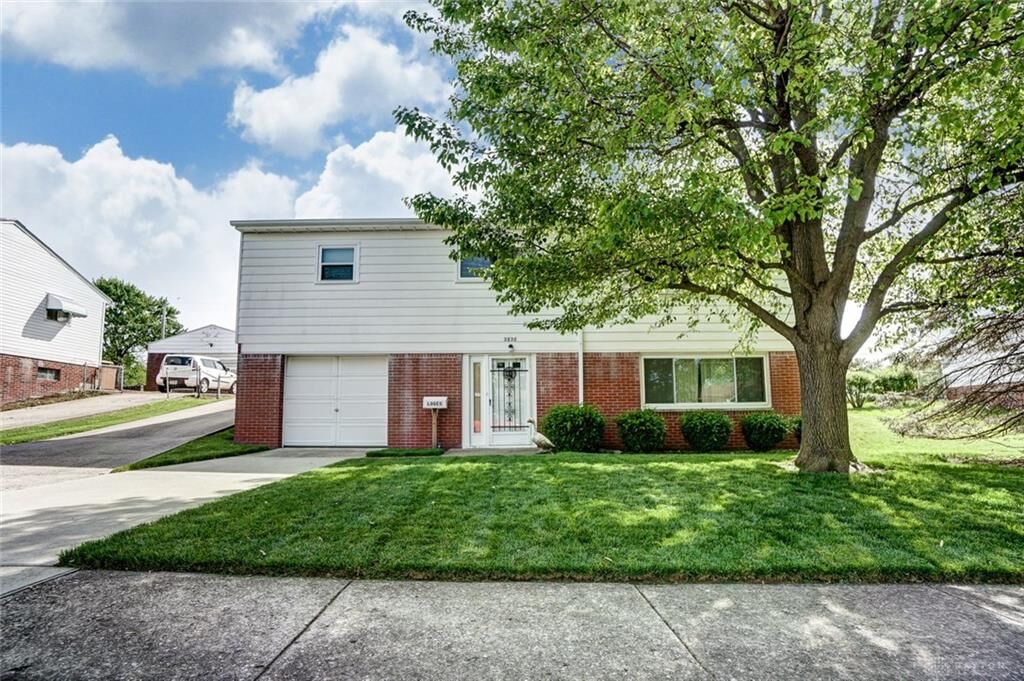 Property Photo: 2828 Nacoma Place OH 45420