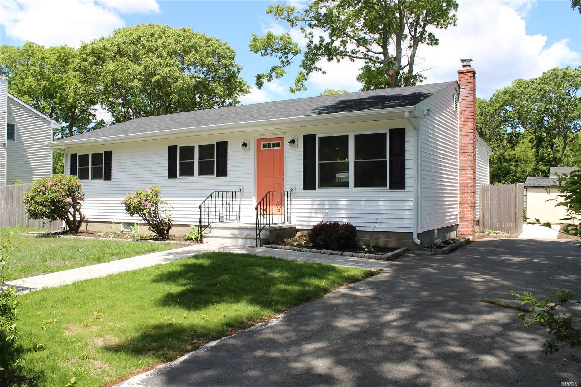 Property Photo:  25 Peeker Avenue  NY 11951 