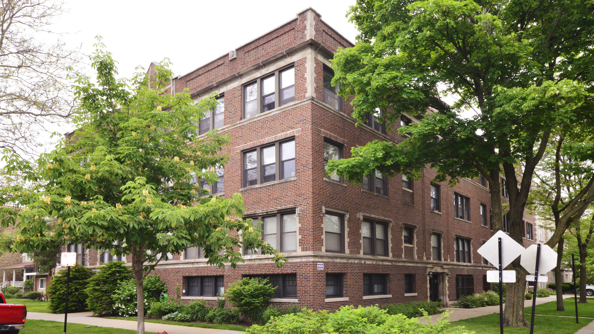 Property Photo:  1504 West Greenleaf Avenue 2  IL 60626 